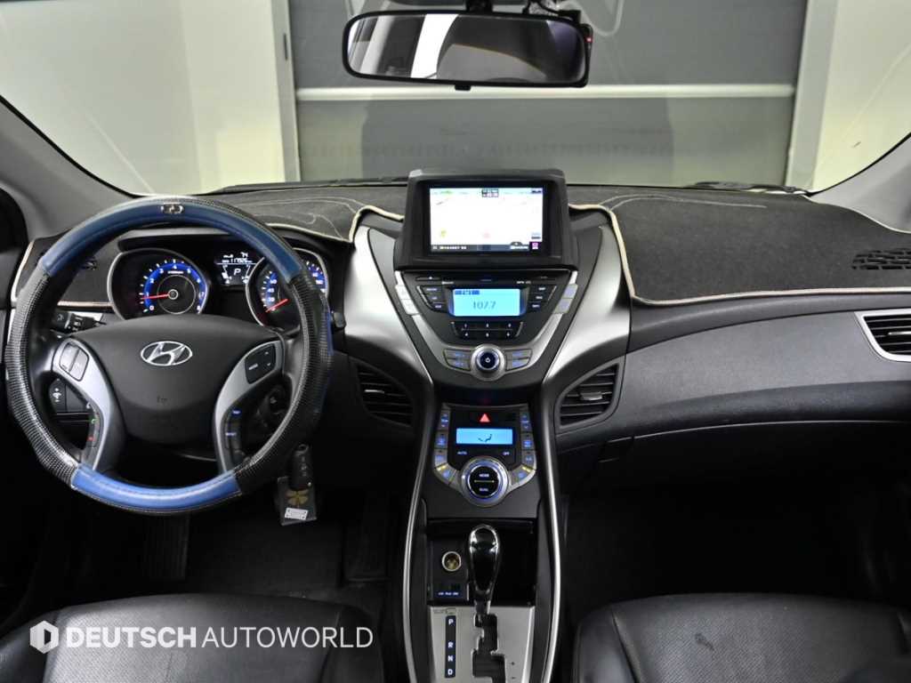 HYUNDAI Avante - Vista 7