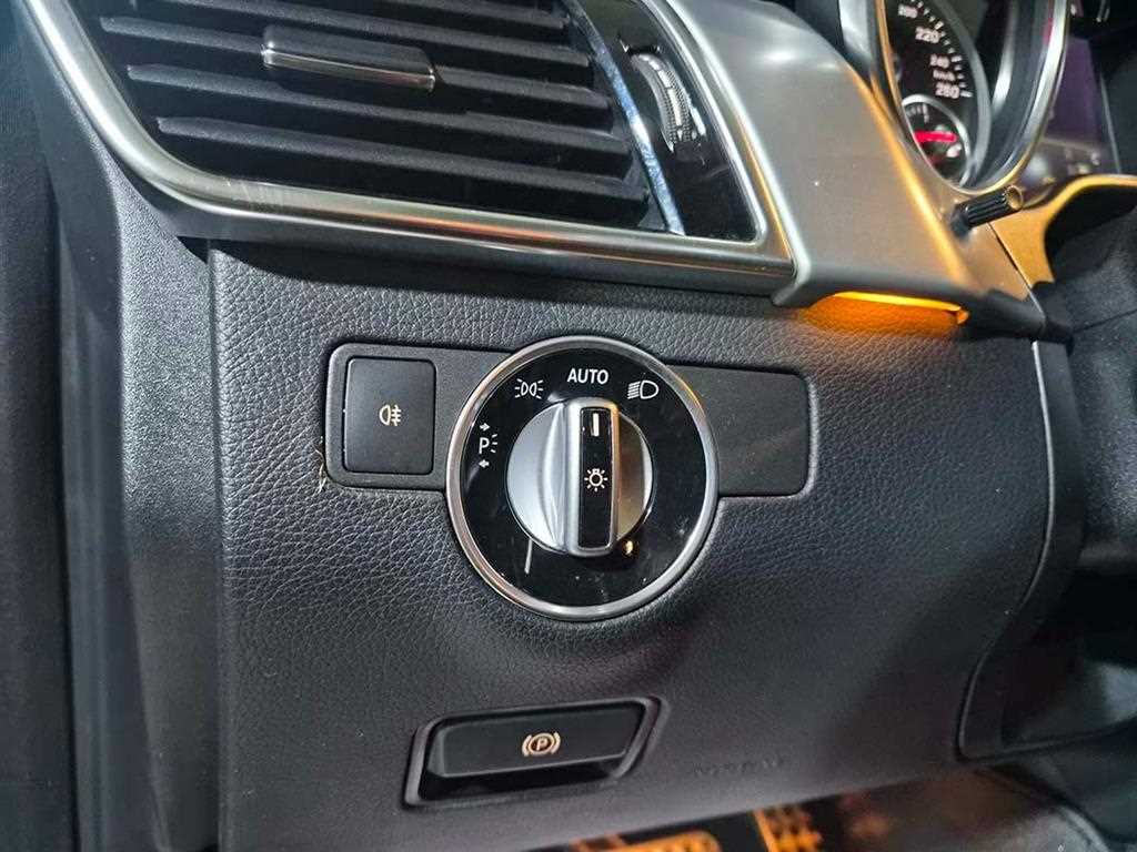 Mercedes Benz GLE Class - Vista 12