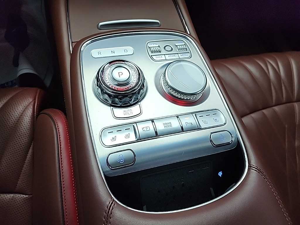 Genesis G90 - Vista 8