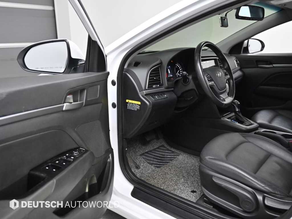 HYUNDAI Avante - Vista 11