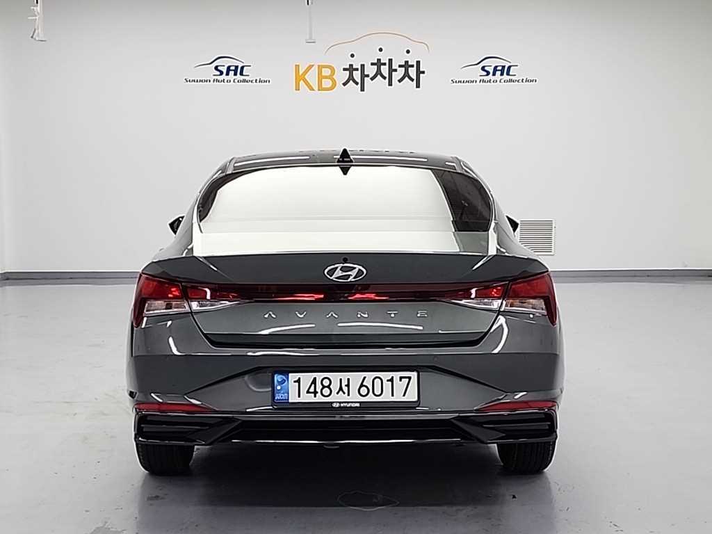 HYUNDAI Avante - Vista 3