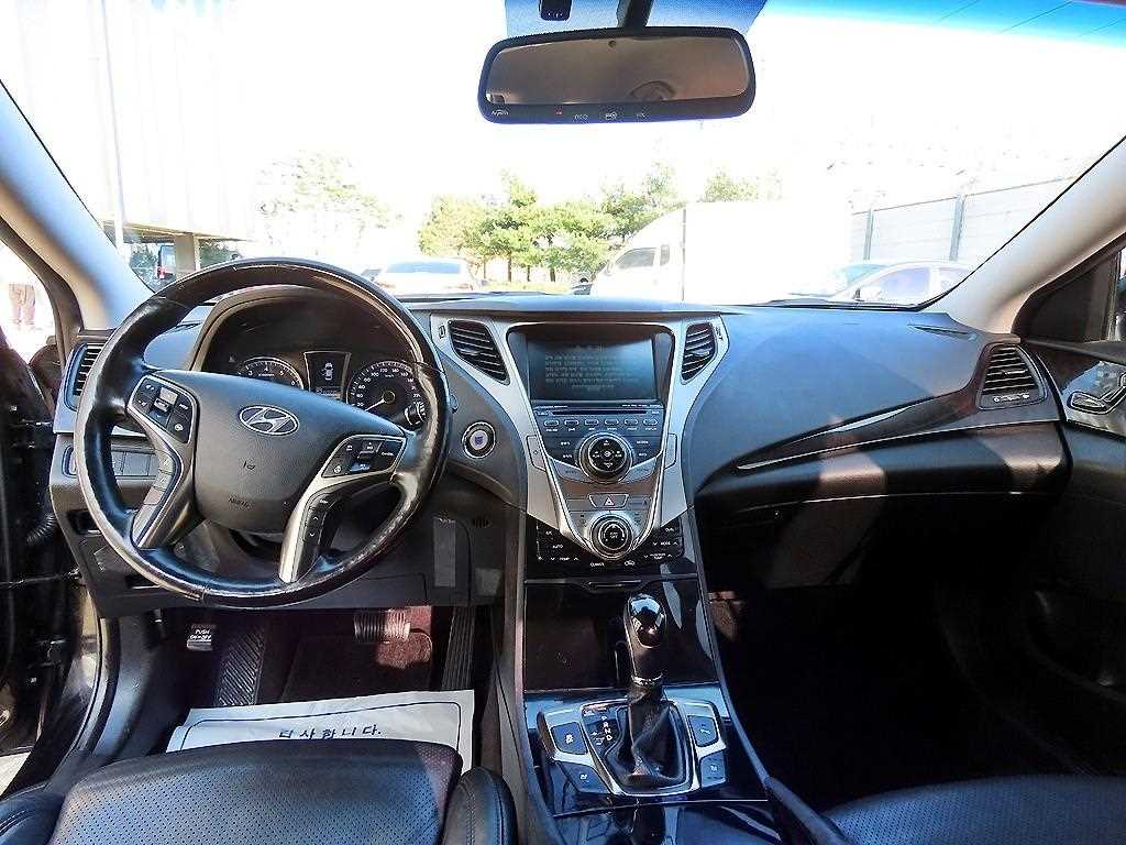 HYUNDAI Grandeur - Vista 7