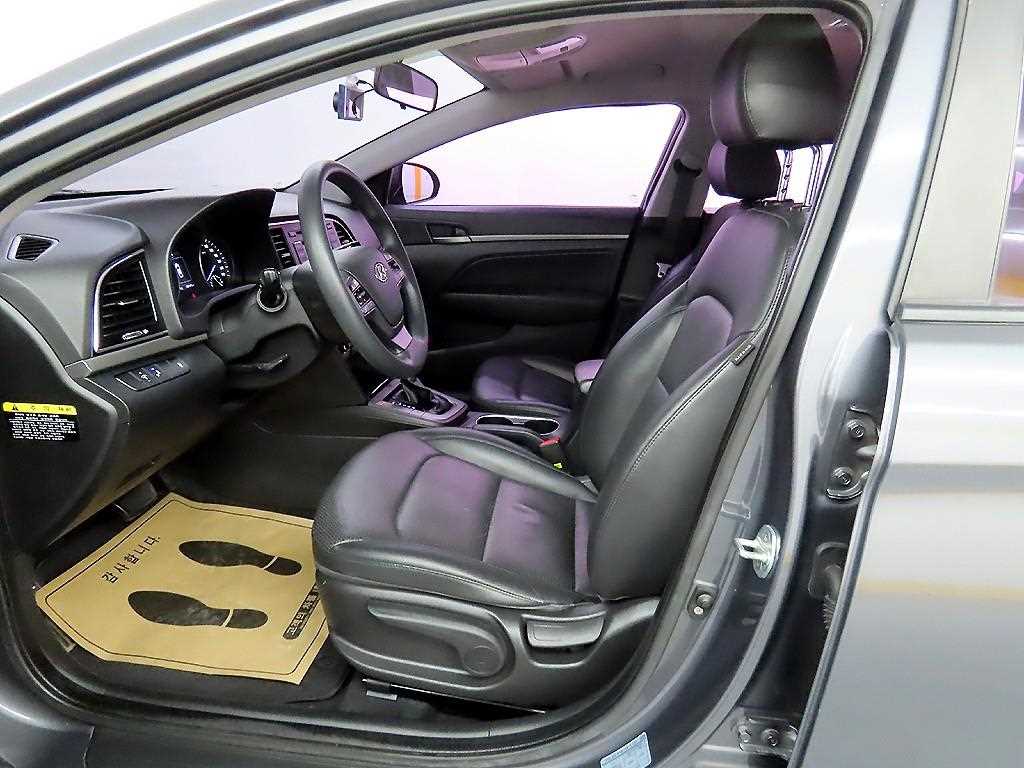 HYUNDAI Avante - Vista 5