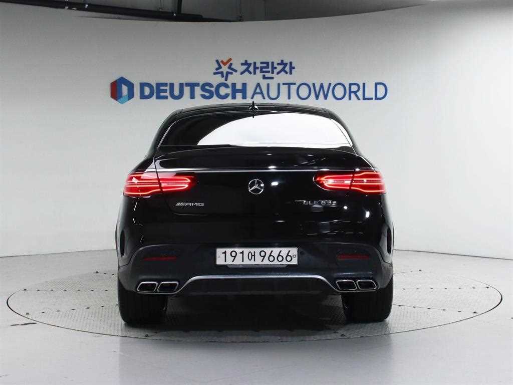 Mercedes Benz GLE Class - Vista 4