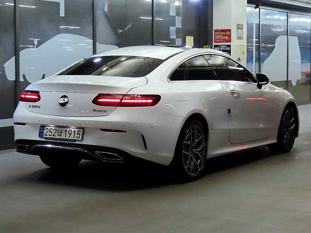 Mercedes Benz E class - Vista 4