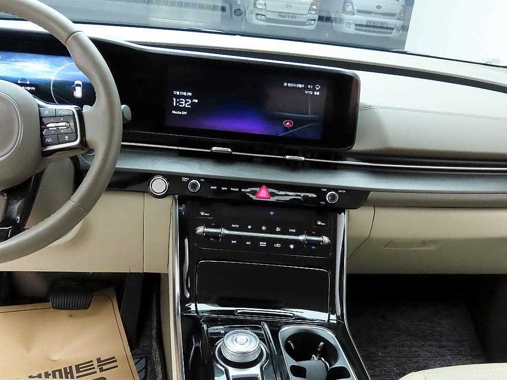 KIA Carnival - Vista 11