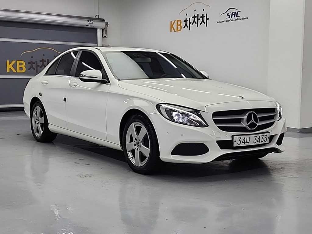 Mercedes Benz C Class - Vista 4