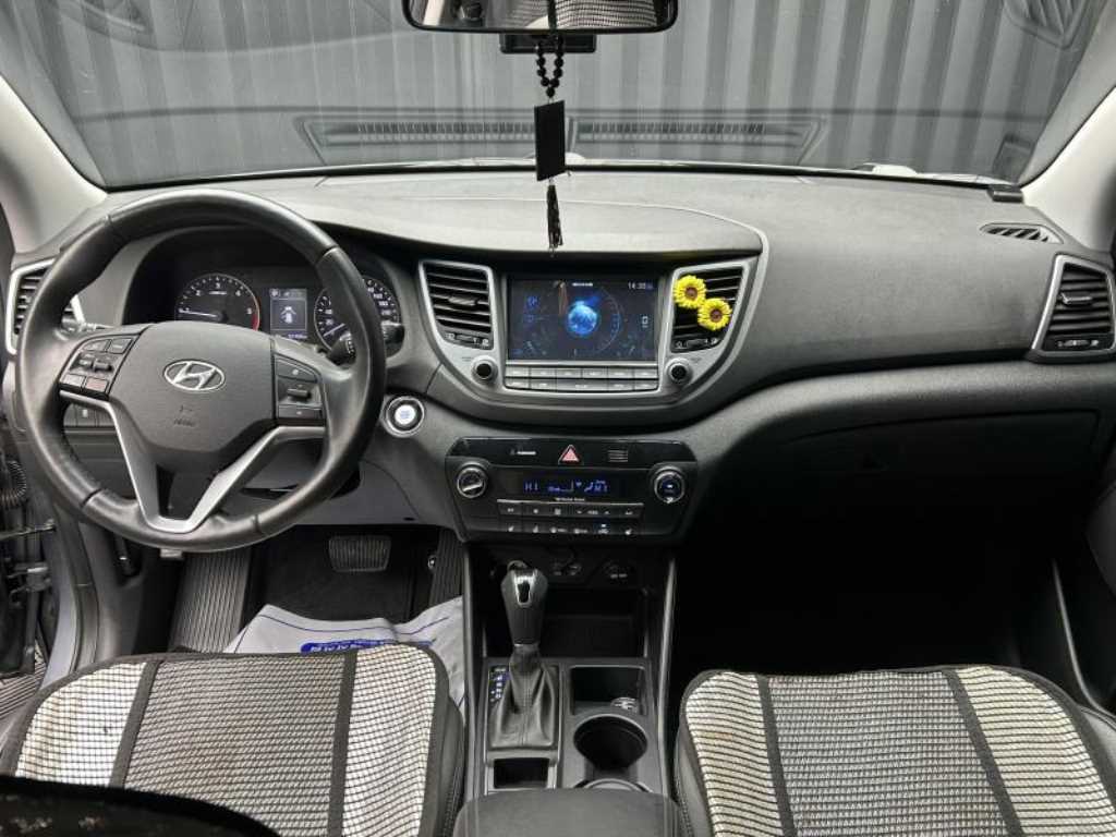HYUNDAI Tucson - Vista 9
