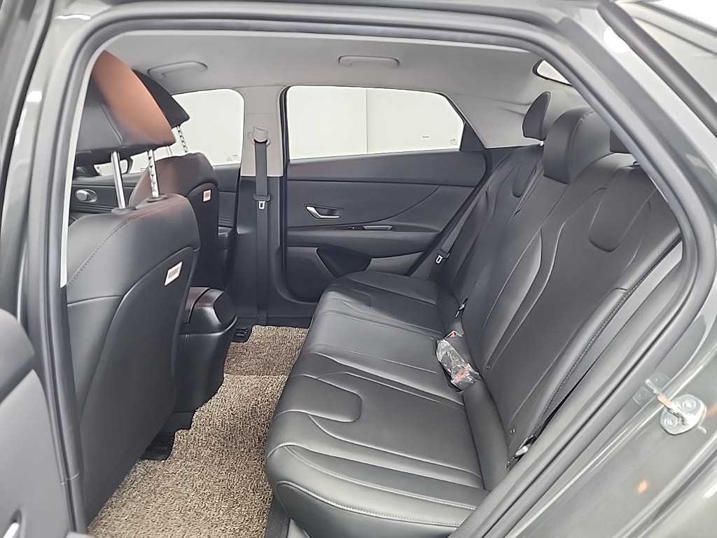 HYUNDAI Avante - Vista 12