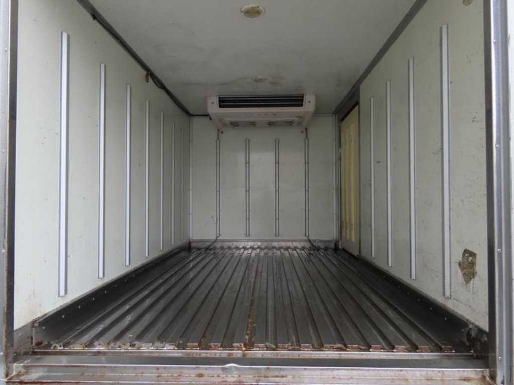 medium and large cargo truck - Vista 6