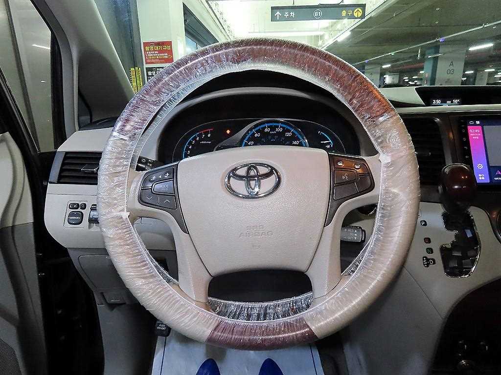 Toyota Siena - Vista 8