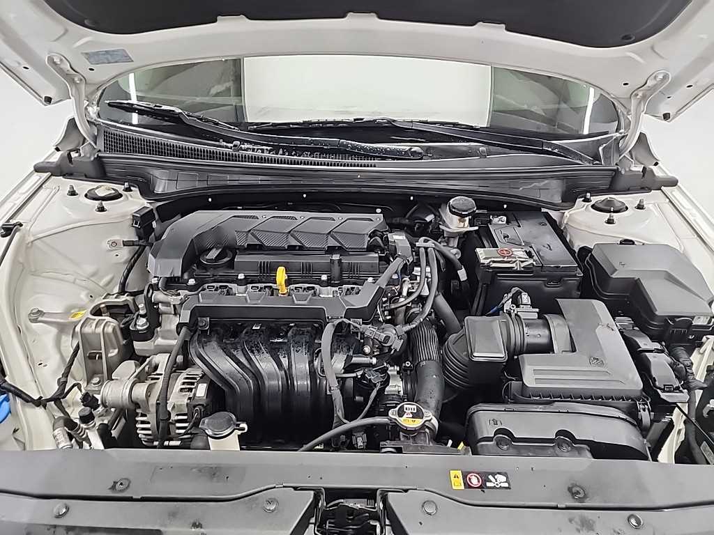 HYUNDAI Avante - Vista 5