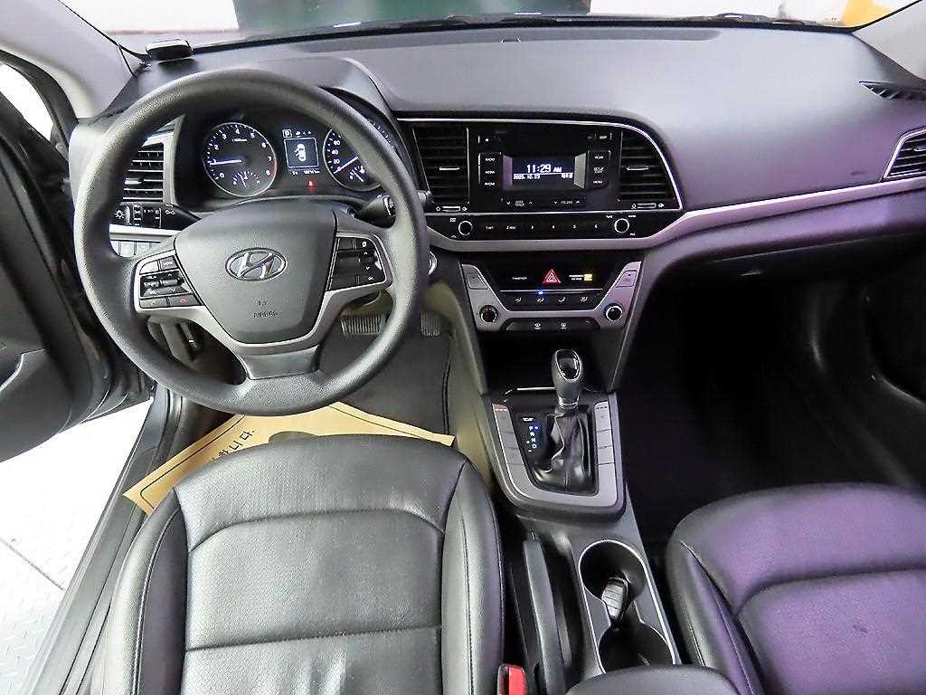 HYUNDAI Avante - Vista 7