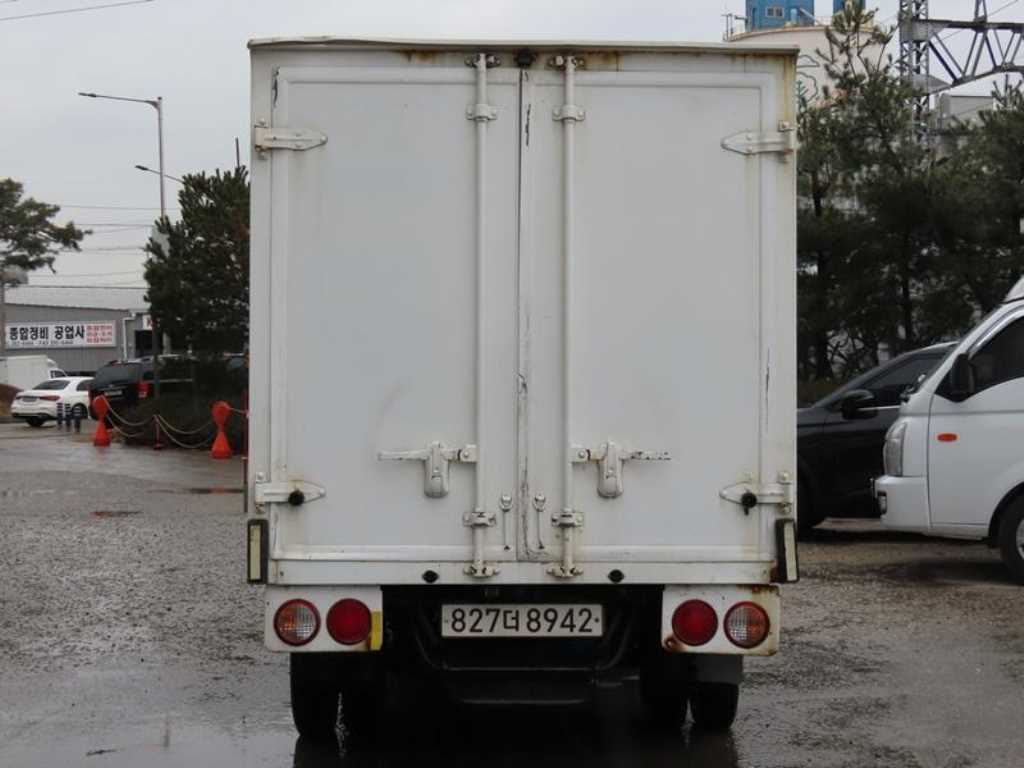 medium and large cargo truck - Vista 4