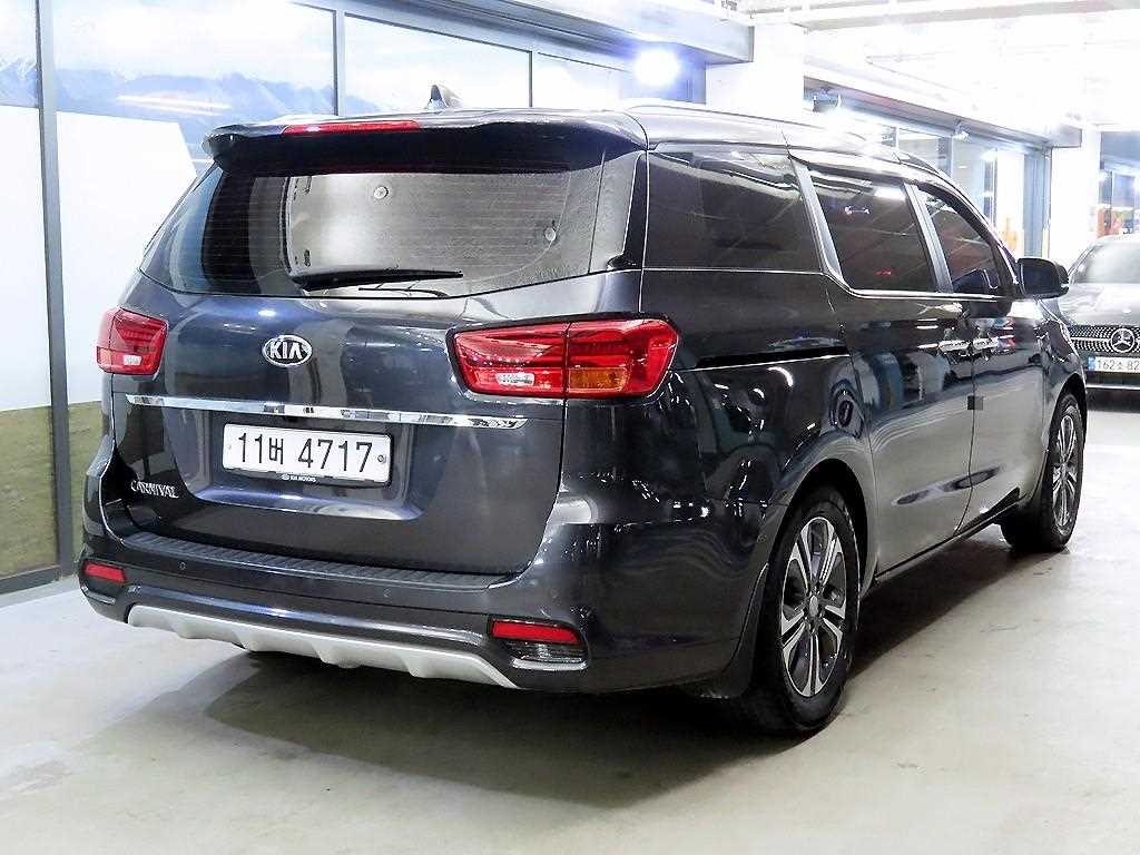 KIA Carnival - Vista 4
