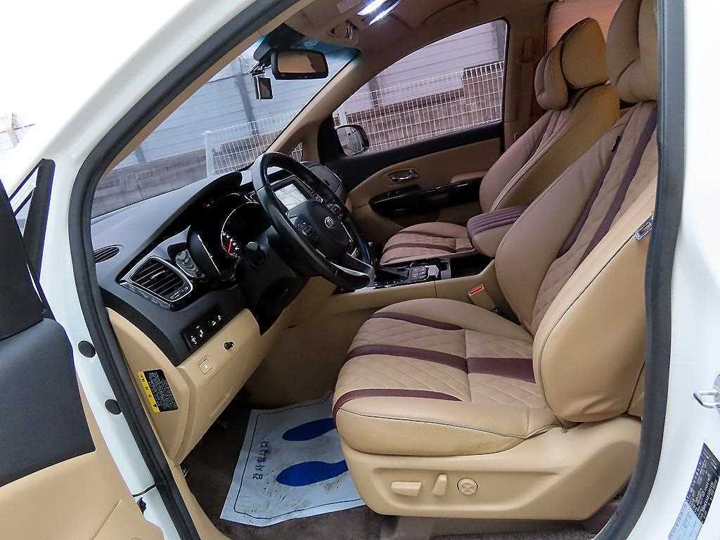 KIA Carnival - Vista 5