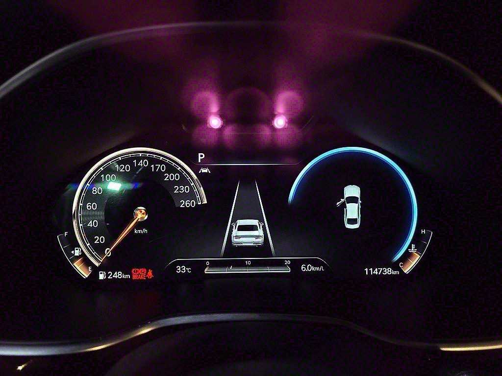 Genesis G80 - Vista 10