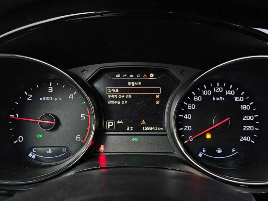 KIA Carnival - Vista 8