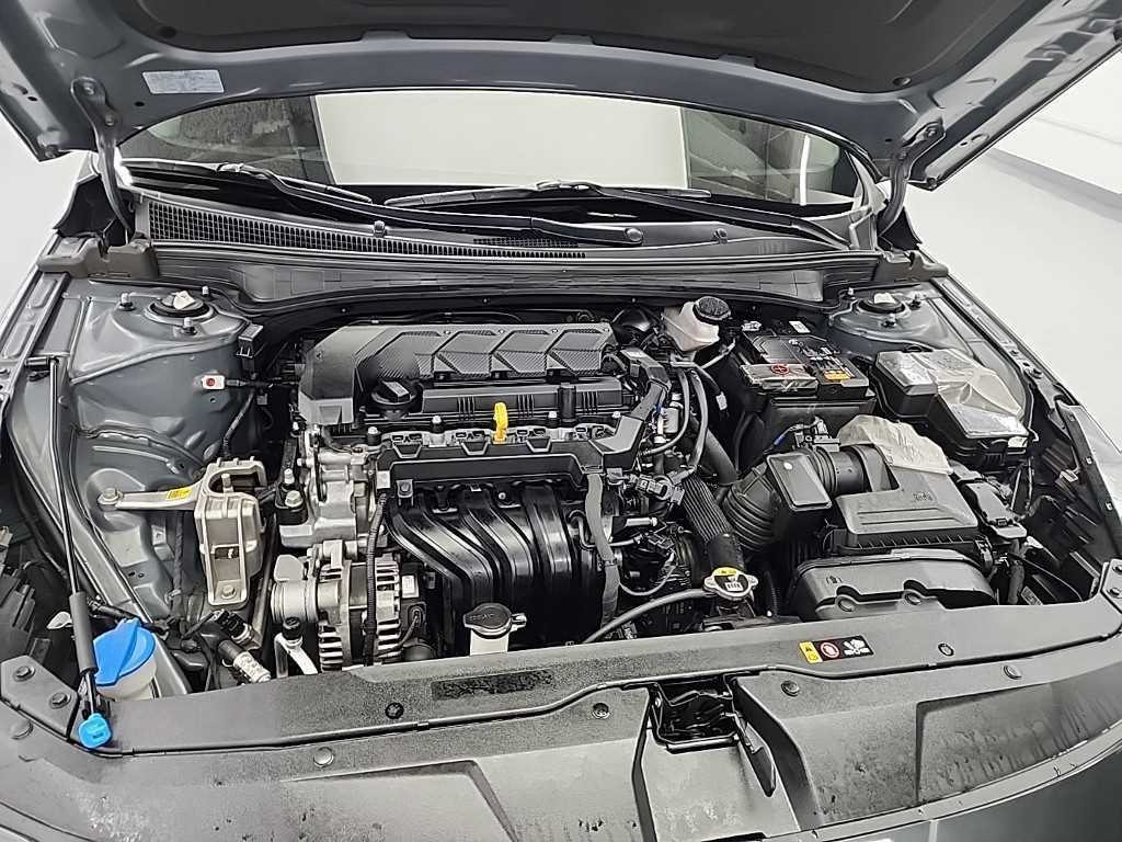 HYUNDAI Avante - Vista 5