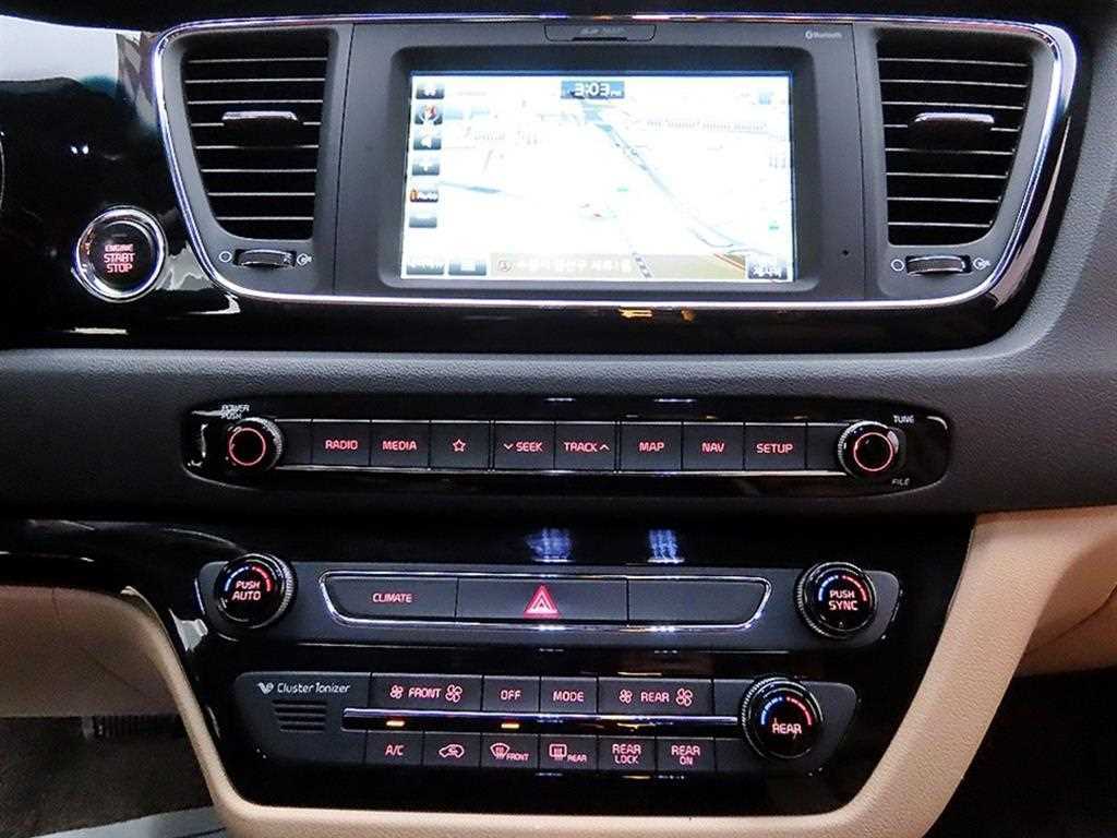 KIA Carnival - Vista 12