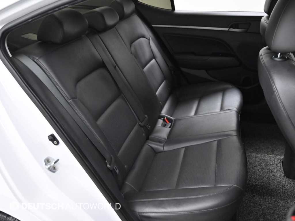 HYUNDAI Avante - Vista 12