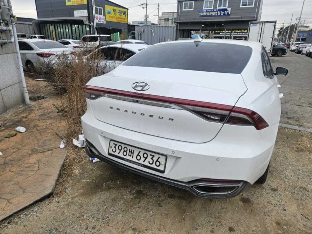 HYUNDAI Grandeur - Vista 2