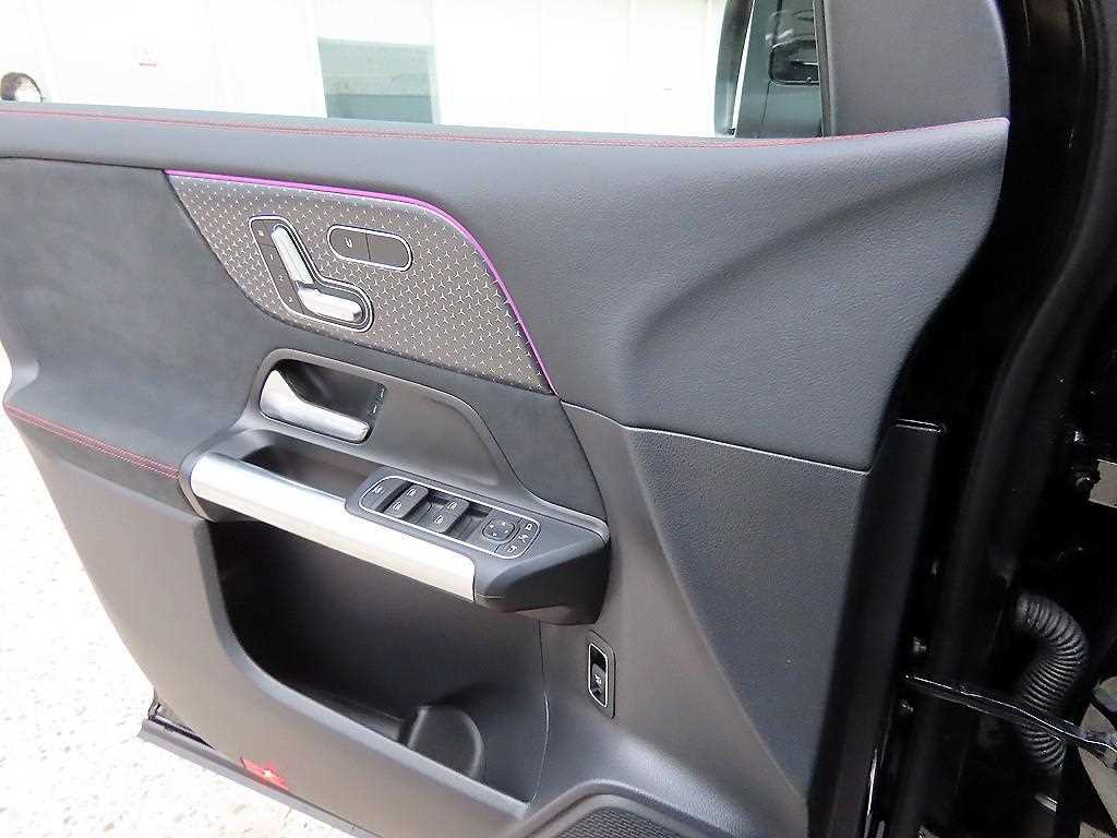 Mercedes Benz GLA Class - Vista 11