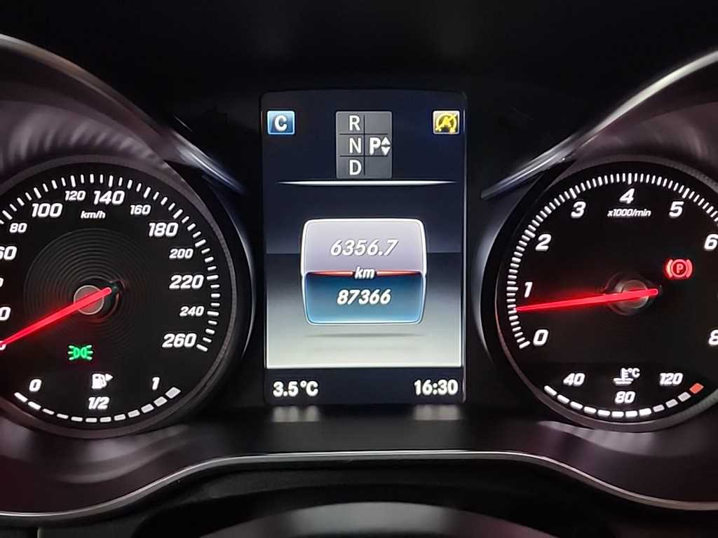 Mercedes Benz C Class - Vista 6