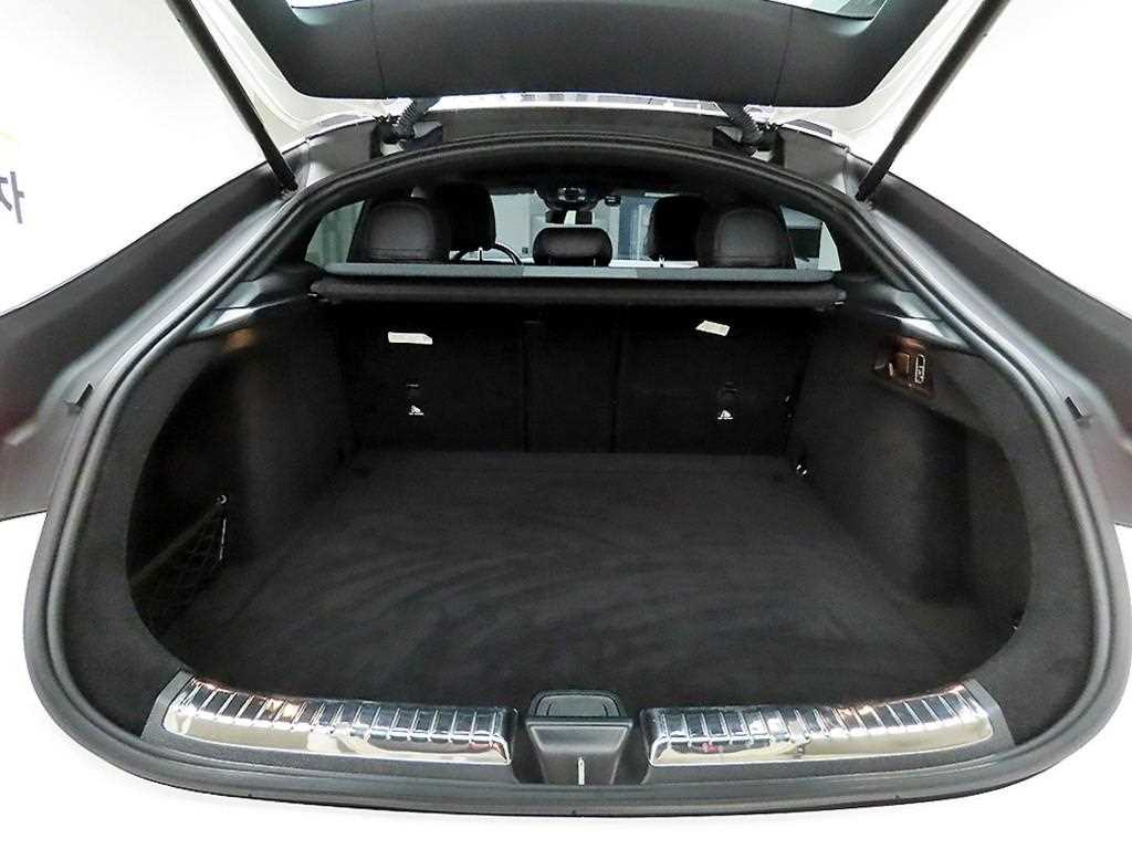 Mercedes Benz GLE Class - Vista 5