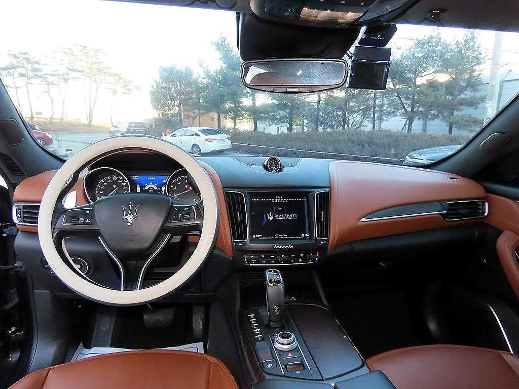 Maserati Levante - Vista 7