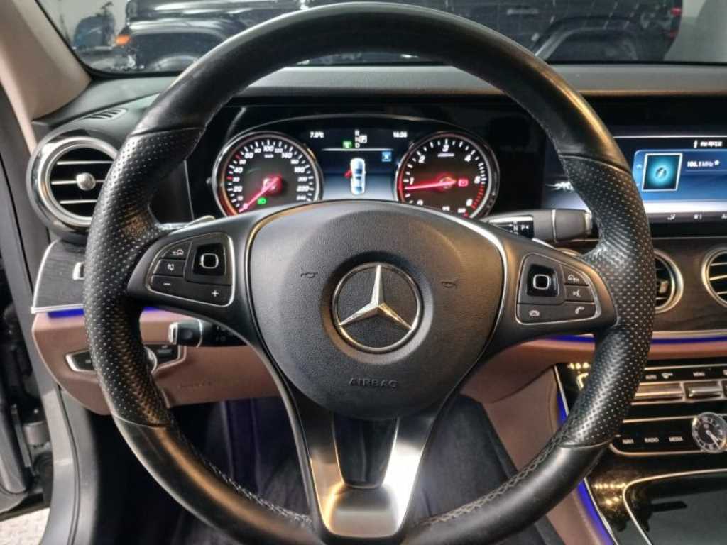 Mercedes Benz E class - Vista 11