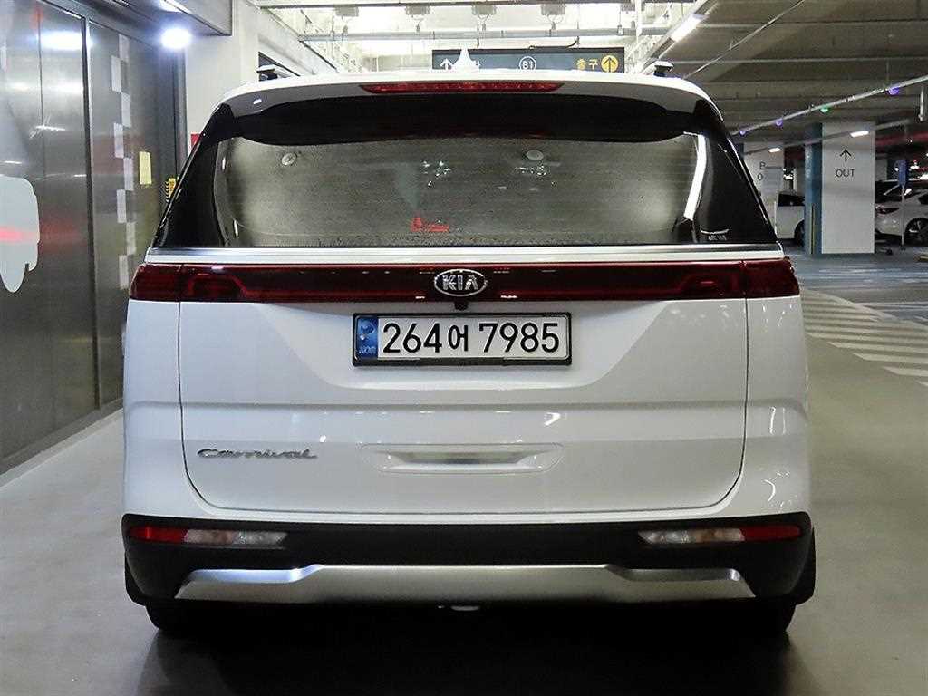 KIA Carnival - Vista 5