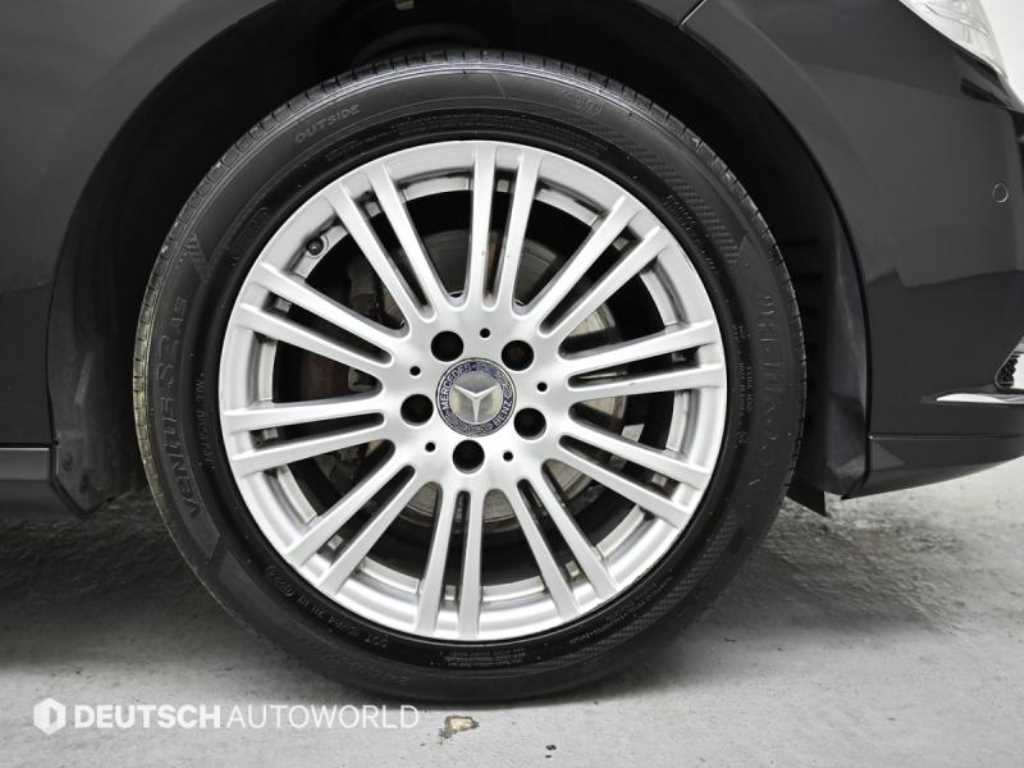 Mercedes Benz E class - Vista 5