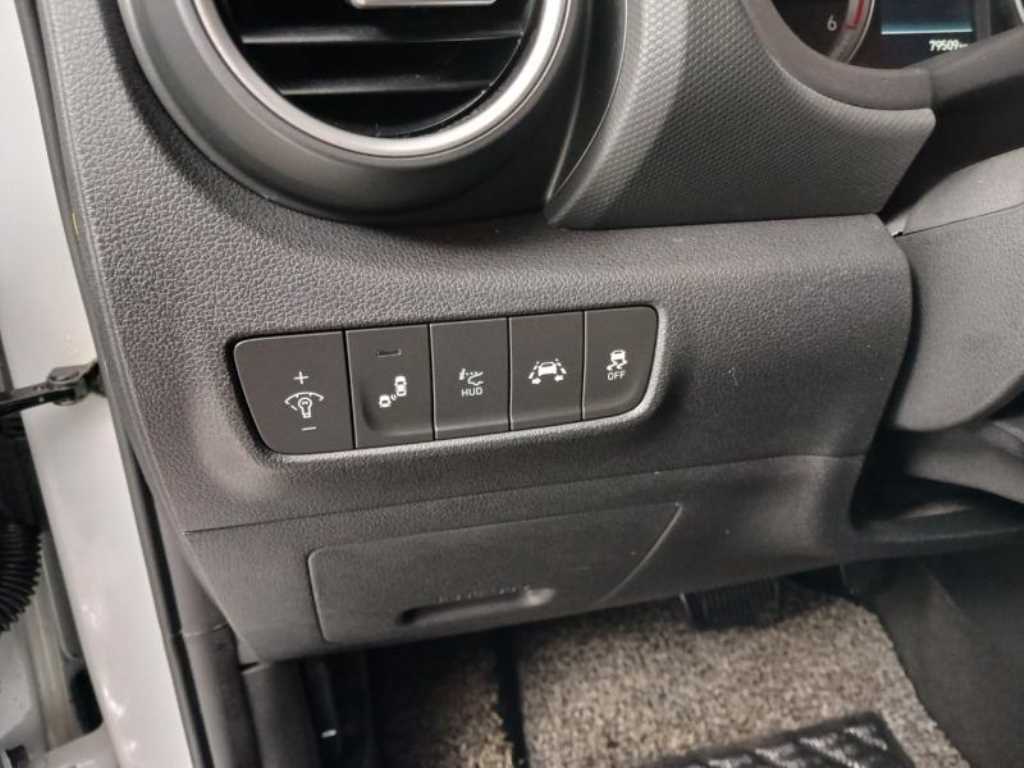 HYUNDAI Kona - Vista 12