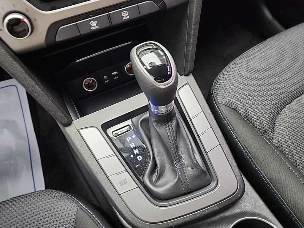 HYUNDAI Avante - Vista 8