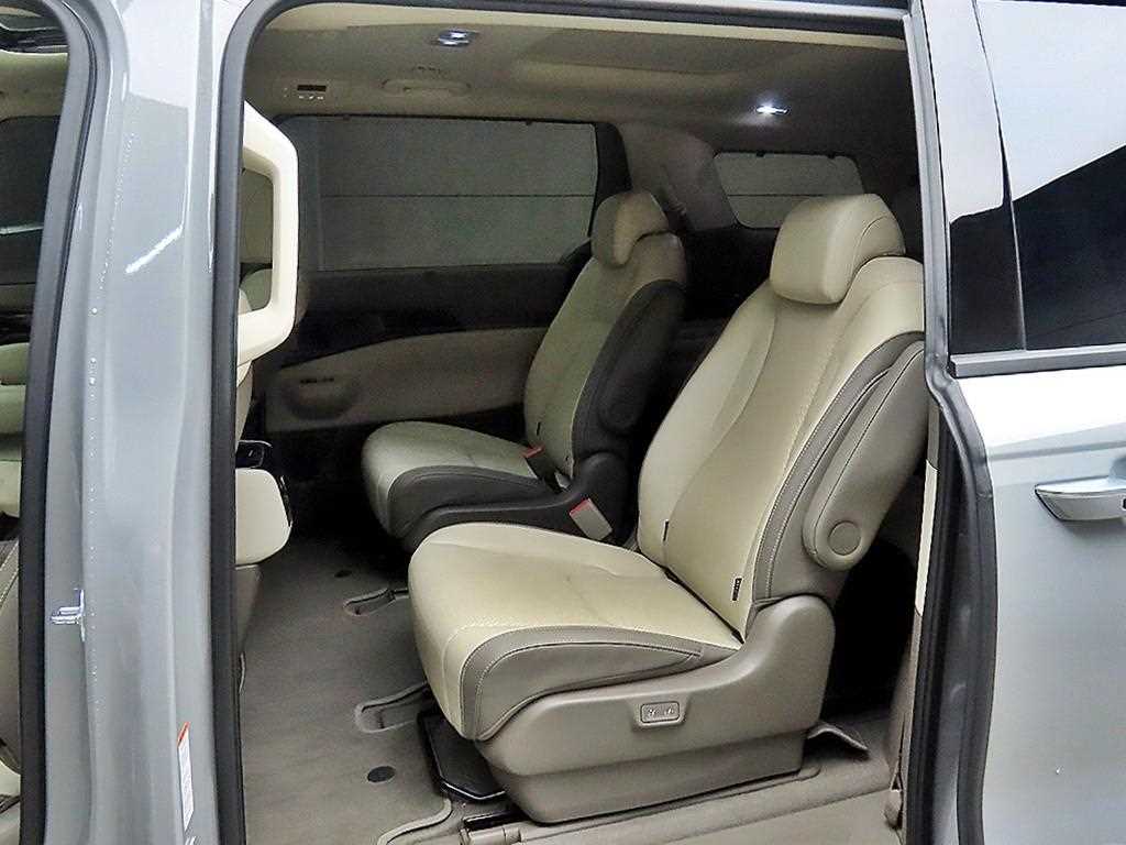 KIA Carnival - Vista 6