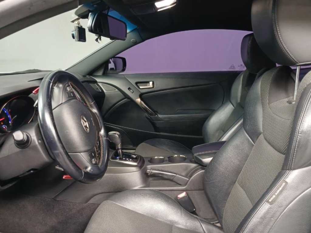 HYUNDAI Genesis - Vista 7