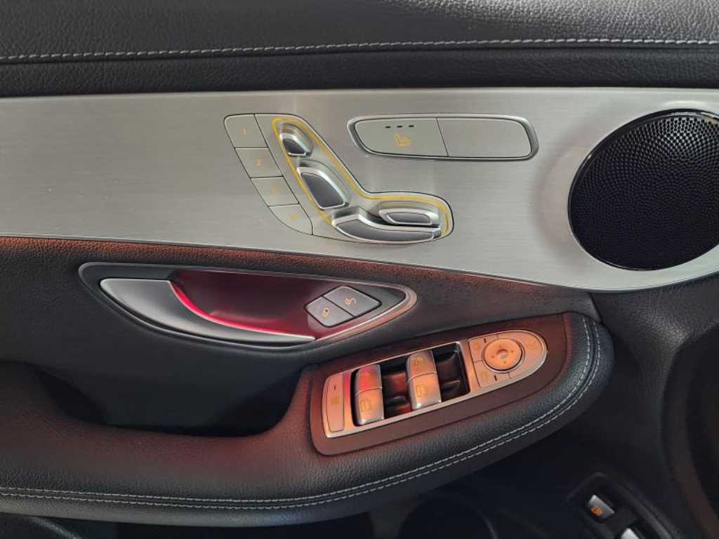 Mercedes Benz GLC Class - Vista 12