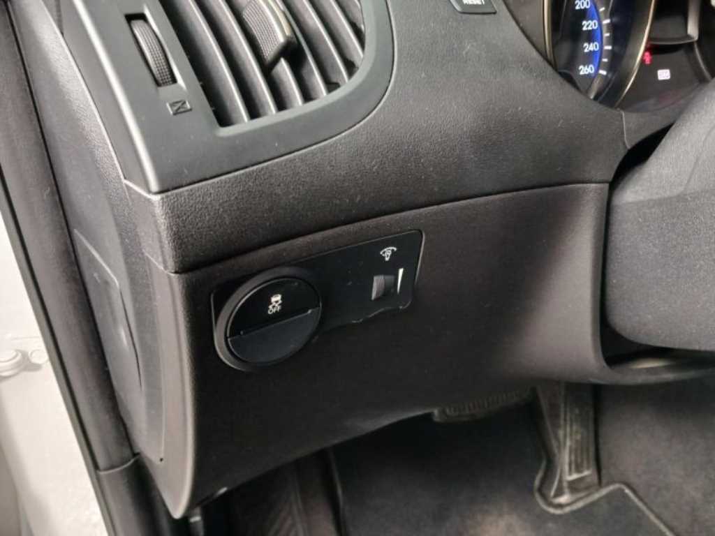 HYUNDAI Genesis - Vista 10