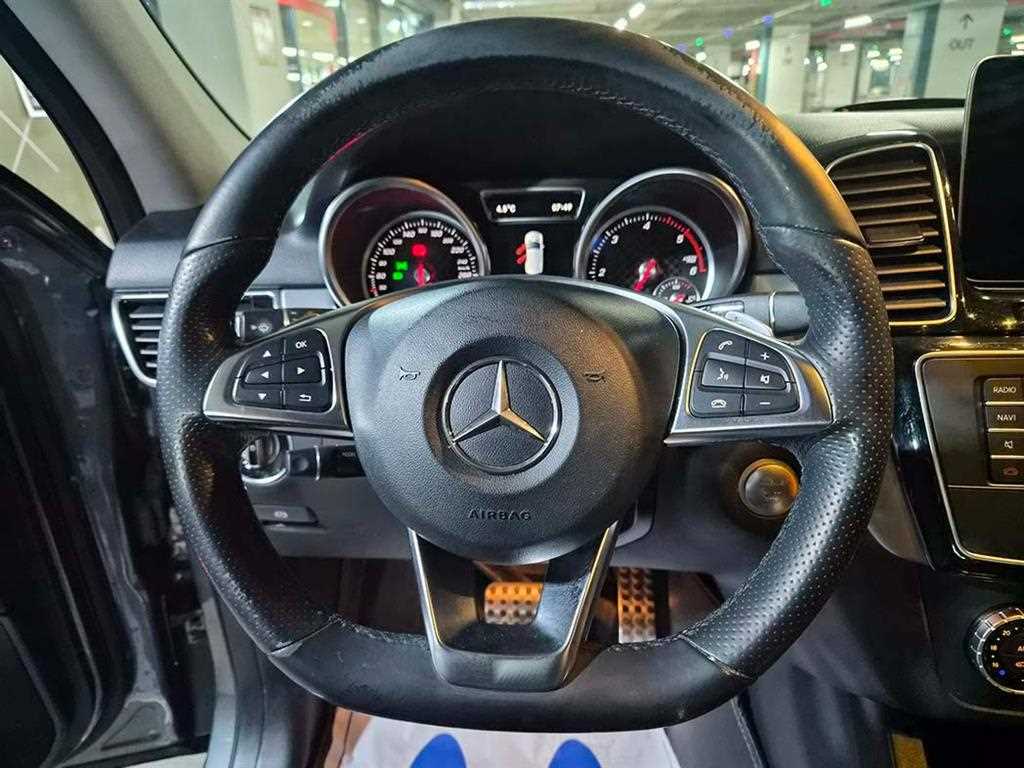 Mercedes Benz GLE Class - Vista 9