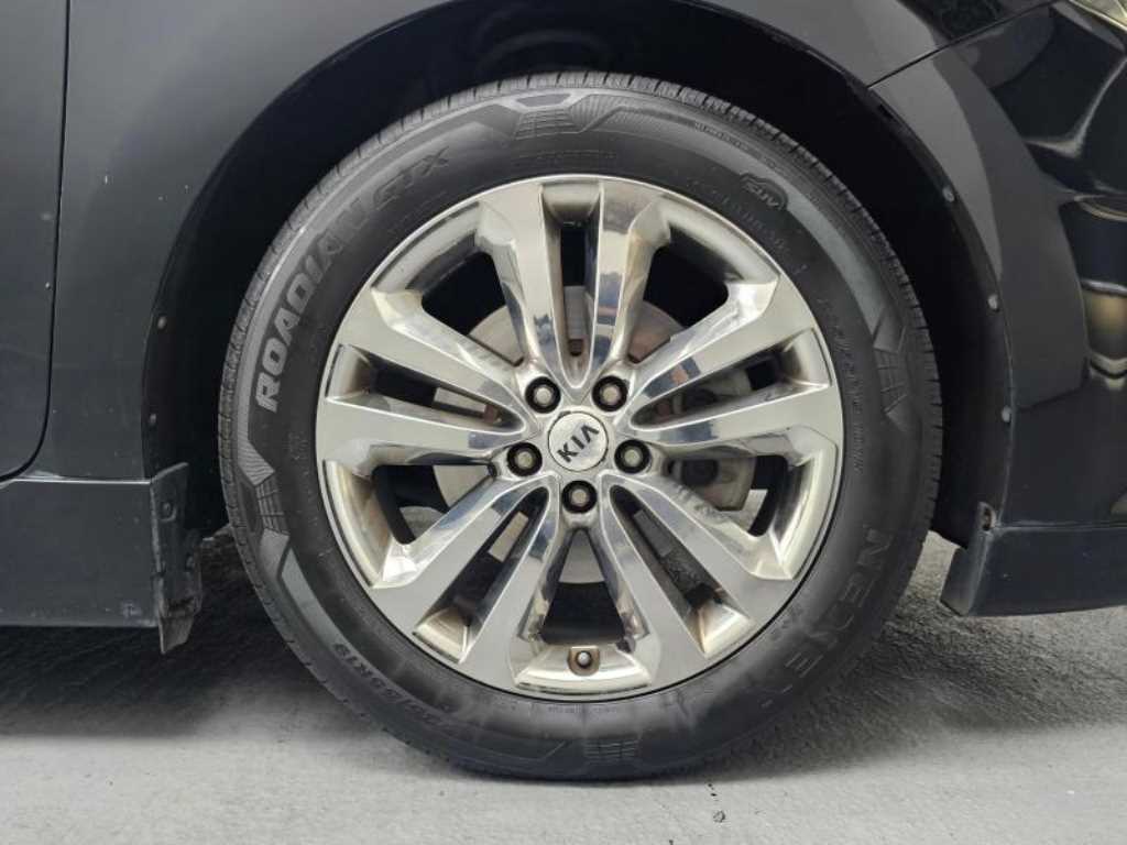 KIA Carnival - Vista 5