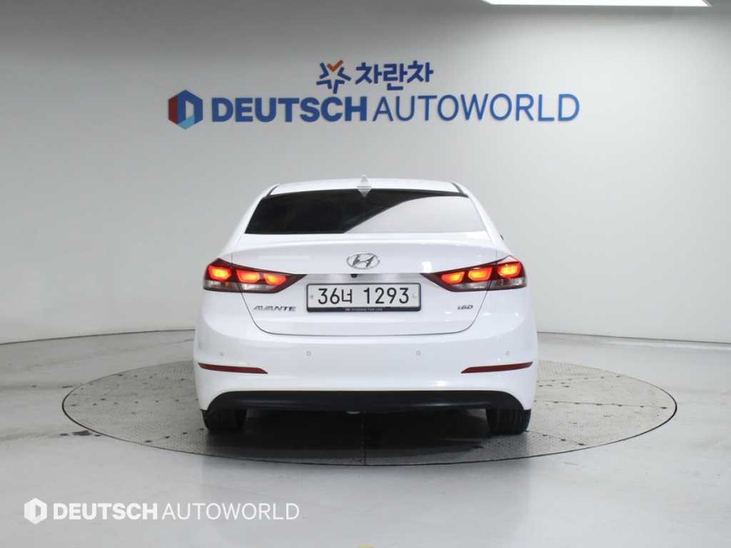 HYUNDAI Avante - Vista 4