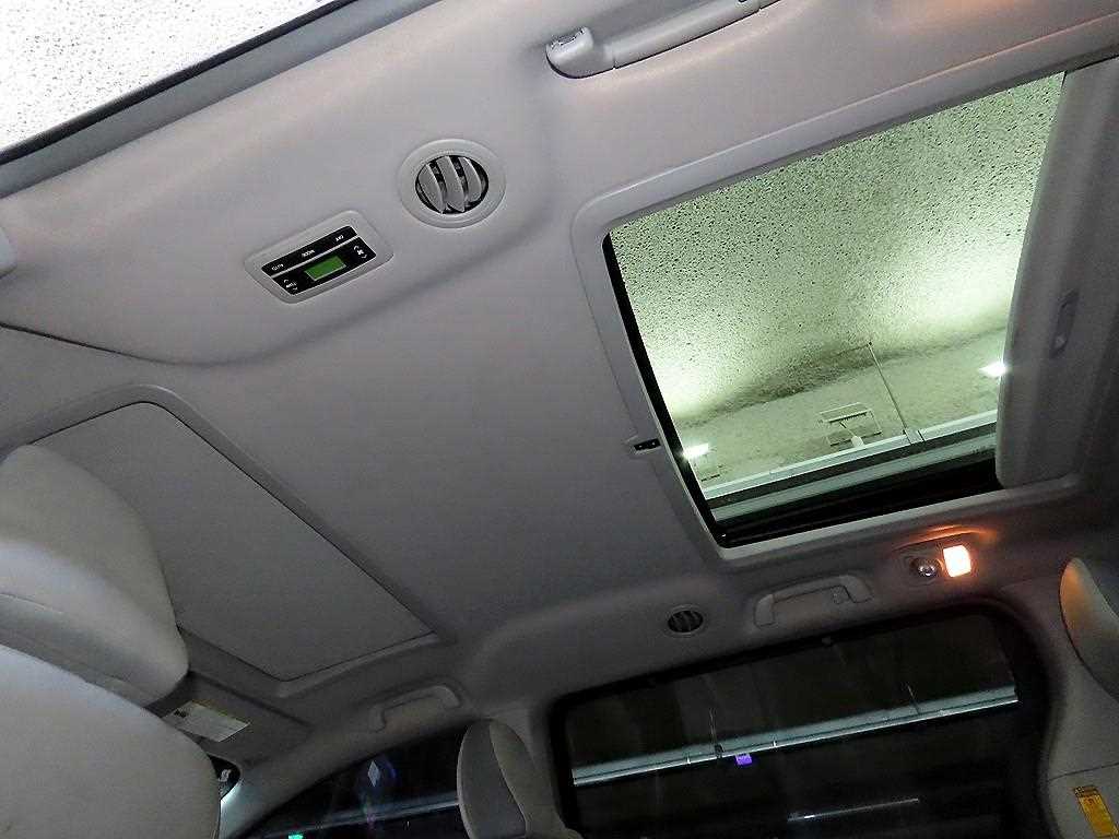 Toyota Siena 2014 Negro - Importación desde Corea - HF Imports Iquique - Foto 16