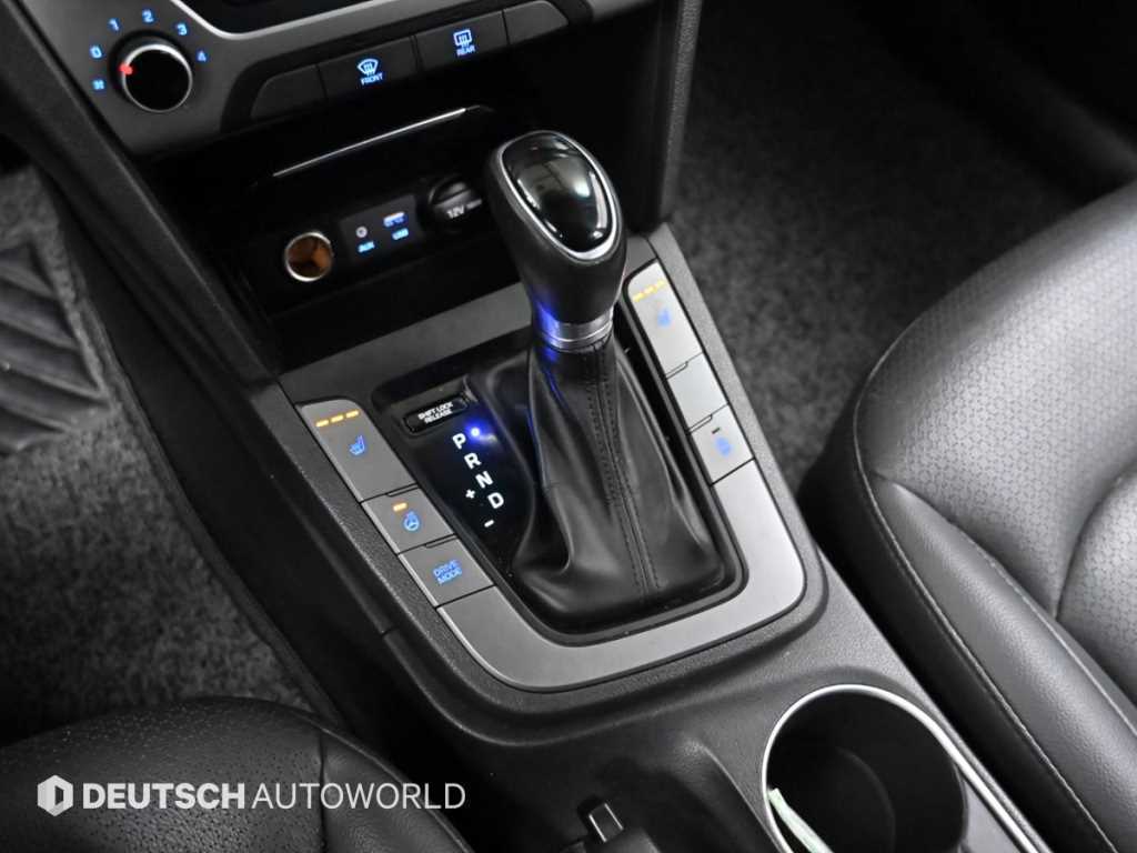 HYUNDAI Avante - Vista 9