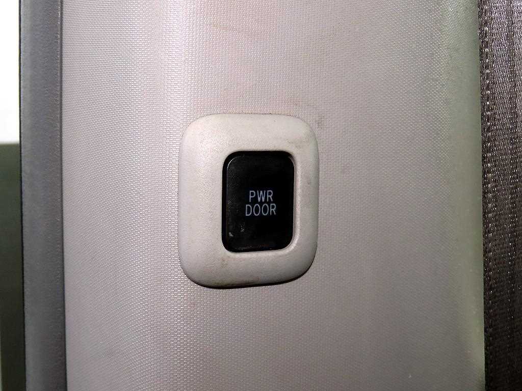 Toyota Siena 2014 Negro - Importación desde Corea - HF Imports Iquique - Foto 14