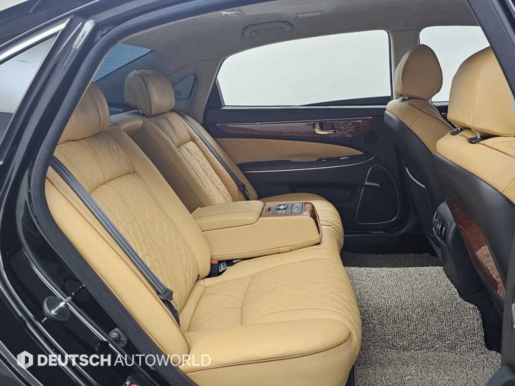 HYUNDAI Equus - Vista 12