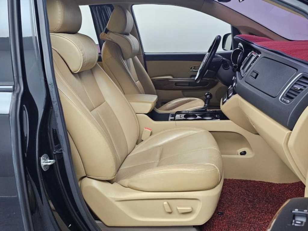 KIA Carnival - Vista 10