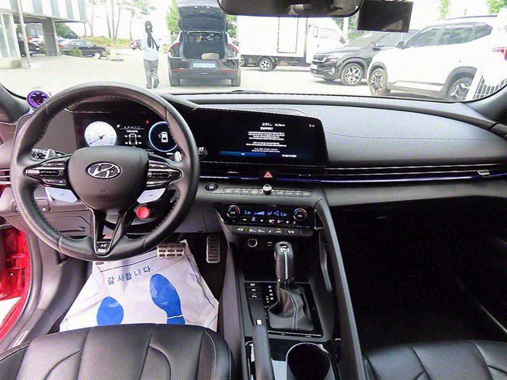 HYUNDAI Avante - Vista 7