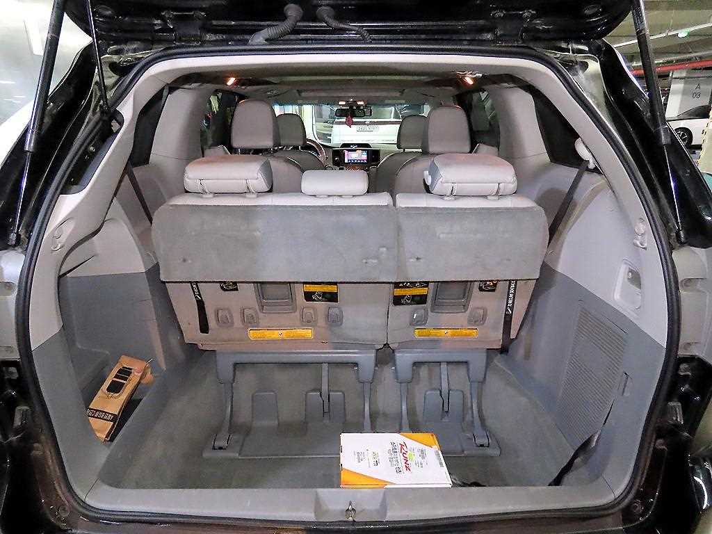Toyota Siena 2014 Negro - Importación desde Corea - HF Imports Iquique - Foto 17