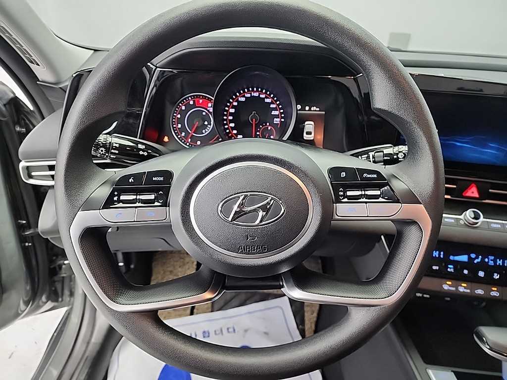 HYUNDAI Avante - Vista 9